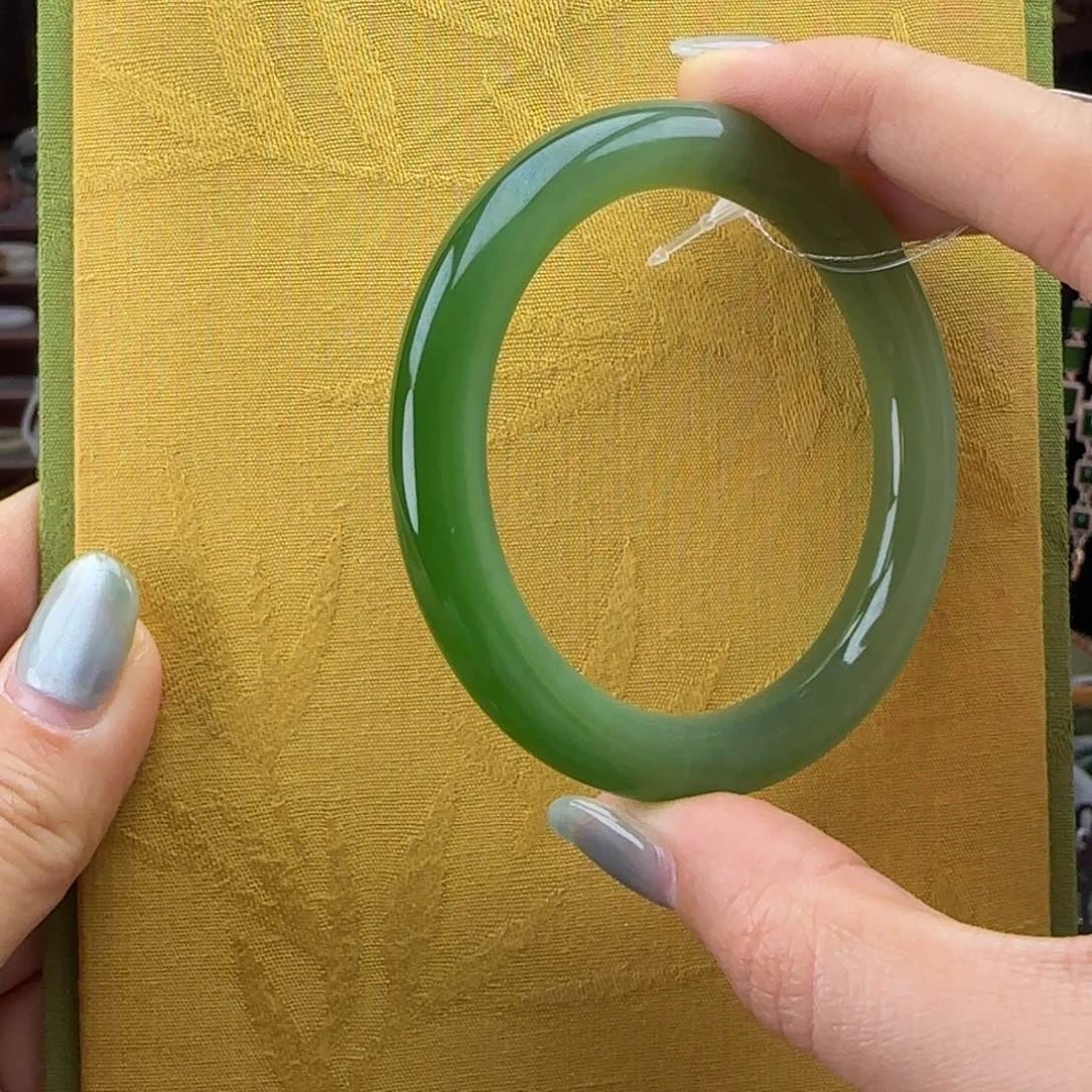 和田玉手镯未镶嵌小***生