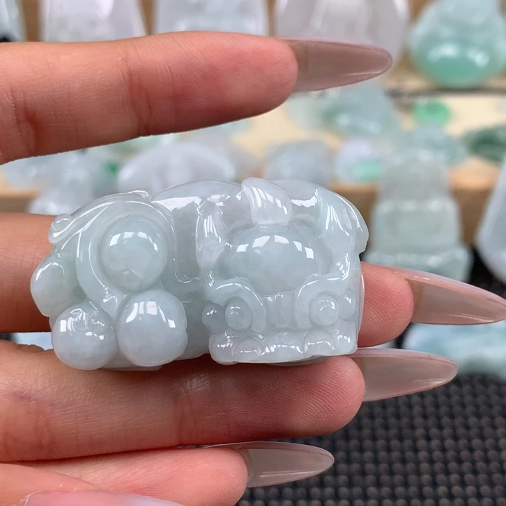 颈饰未镶嵌翡翠貔貅