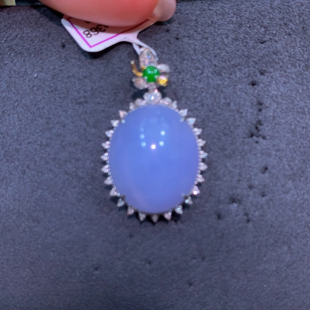 翡翠18K金镶嵌颈饰翡翠