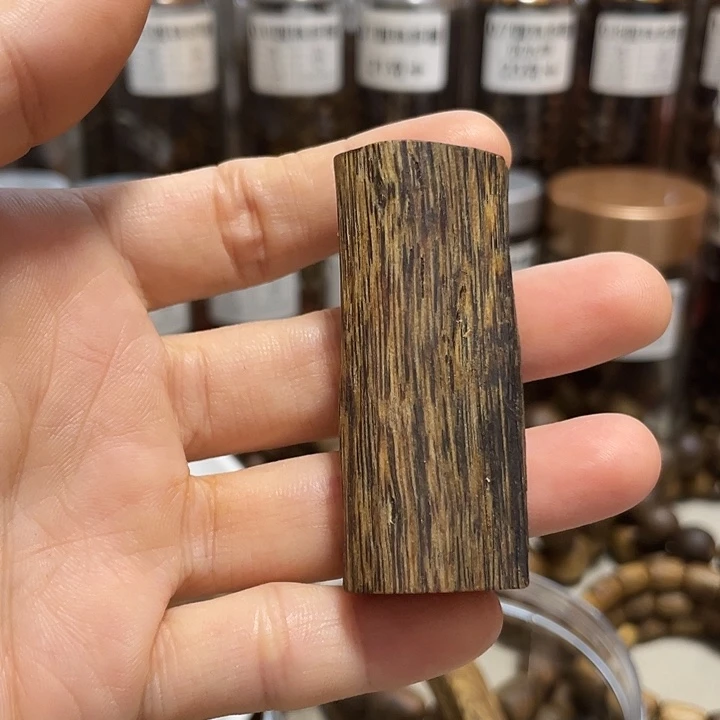 沉香沉香碎屑牌子
