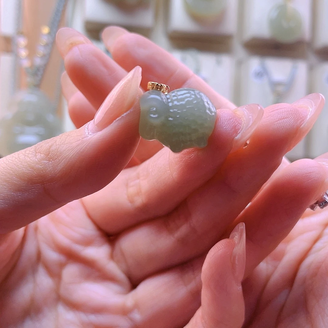 和田玉吊坠(赠链)18K金镶嵌