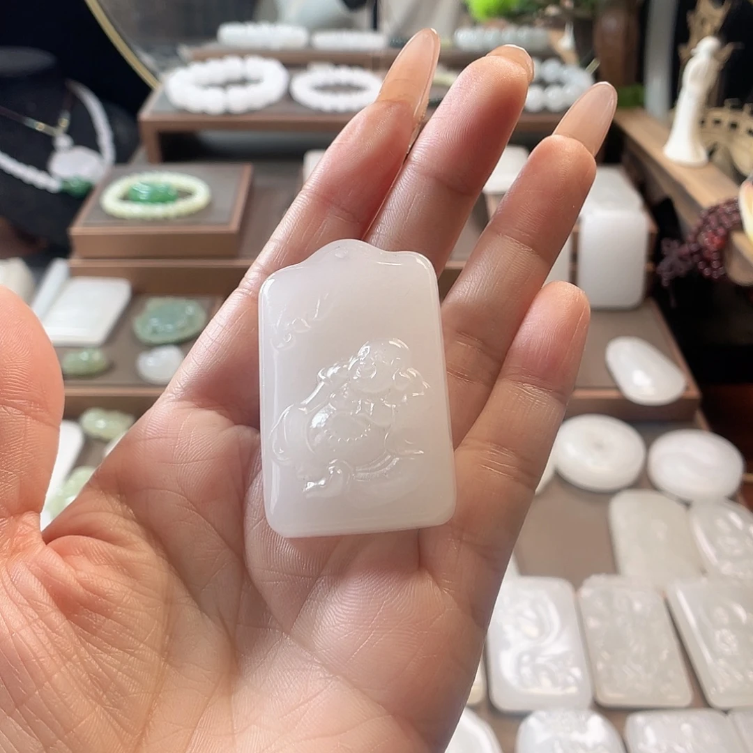 Z***I石英质玉（金丝玉）未镶嵌颈饰新疆金丝玉双面底雕工