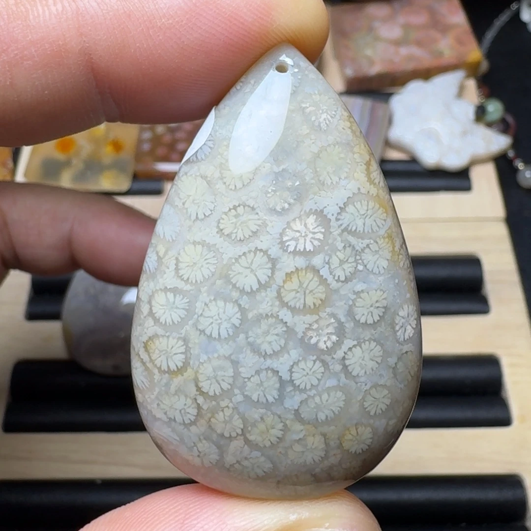未镶嵌纯天然色有机玉石保真色硅化玉