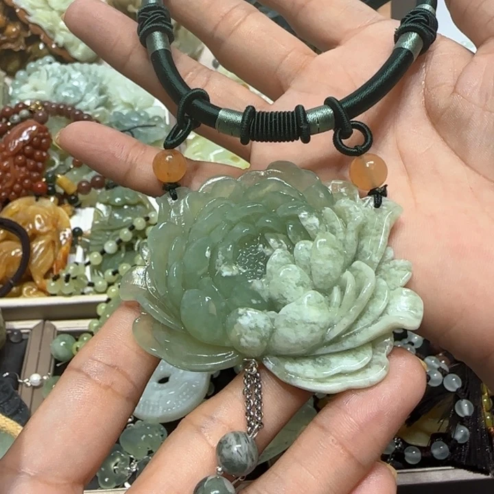 蛇纹石玉未镶嵌吊坠