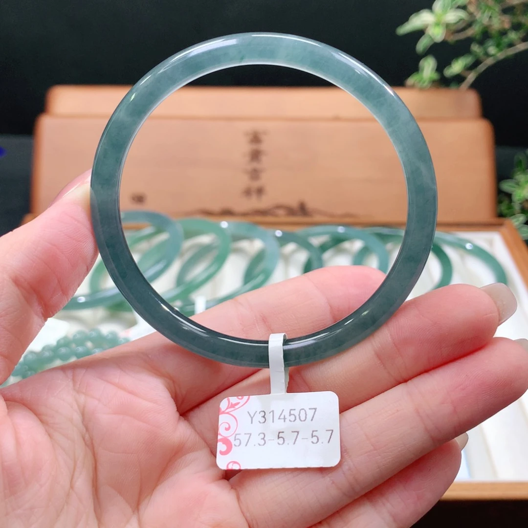 翡翠手镯未镶嵌天然