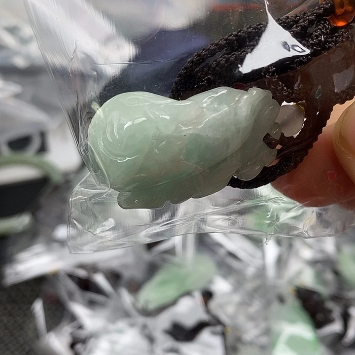 翡翠未镶嵌颈饰443