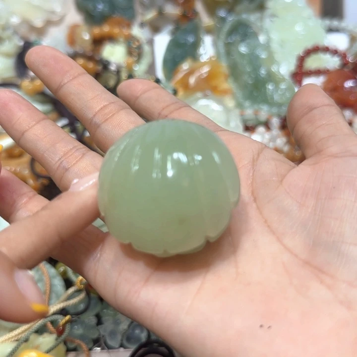 蛇纹石玉未镶嵌吊坠