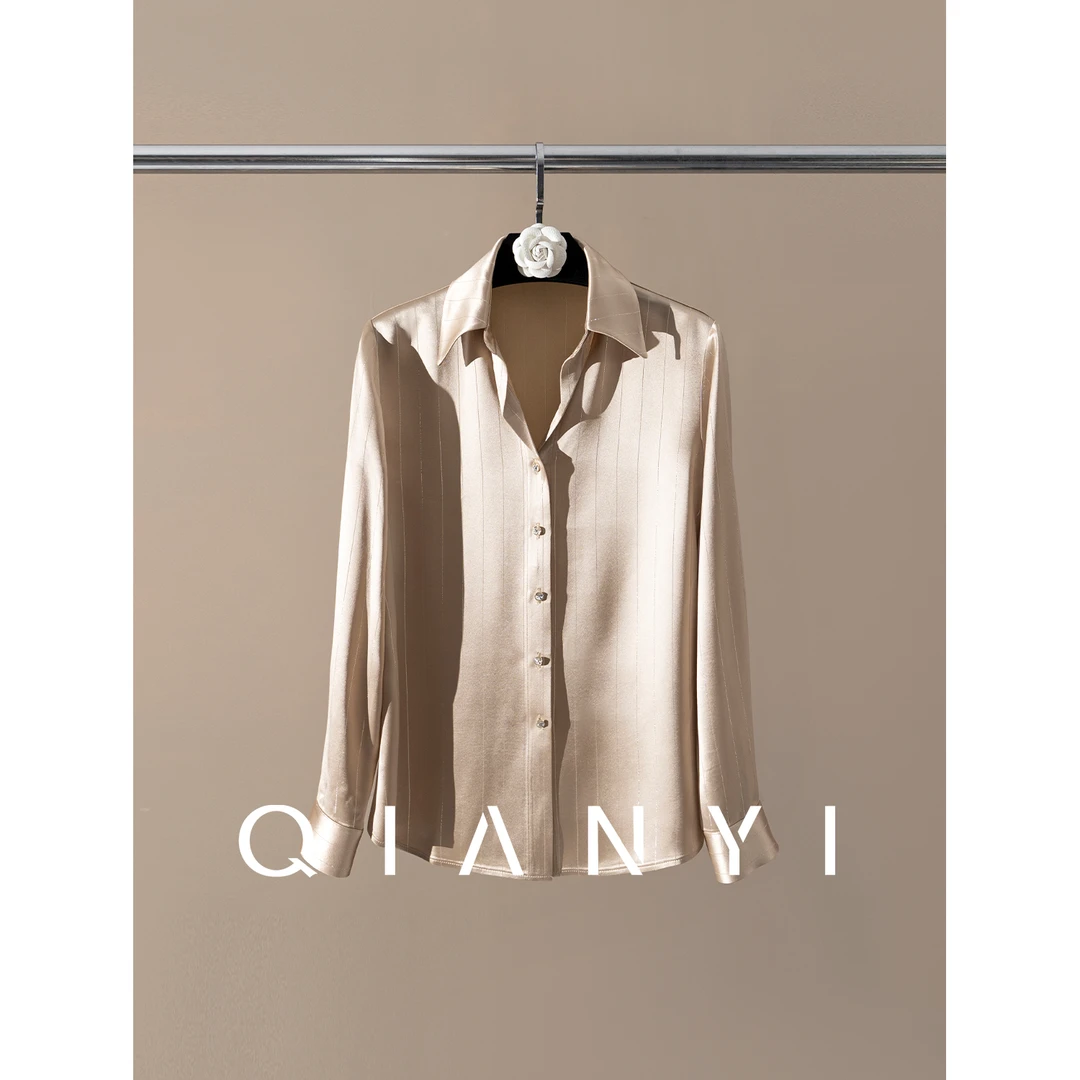 纤屹2025秋冬新款气质通勤条纹静奢风显瘦女装衬衫-琥珀鎏金系列