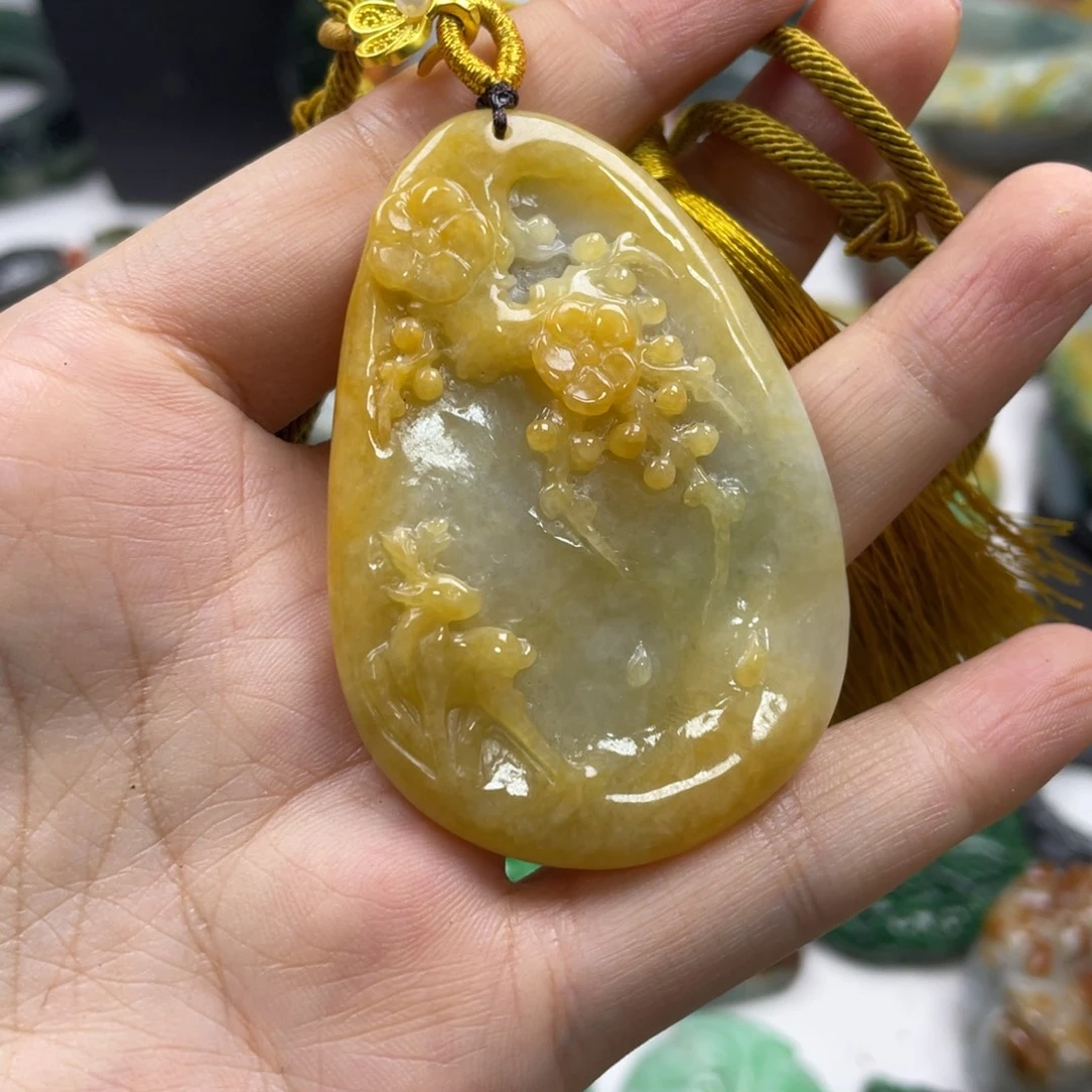 王***臻翡翠未镶嵌颈饰牌子