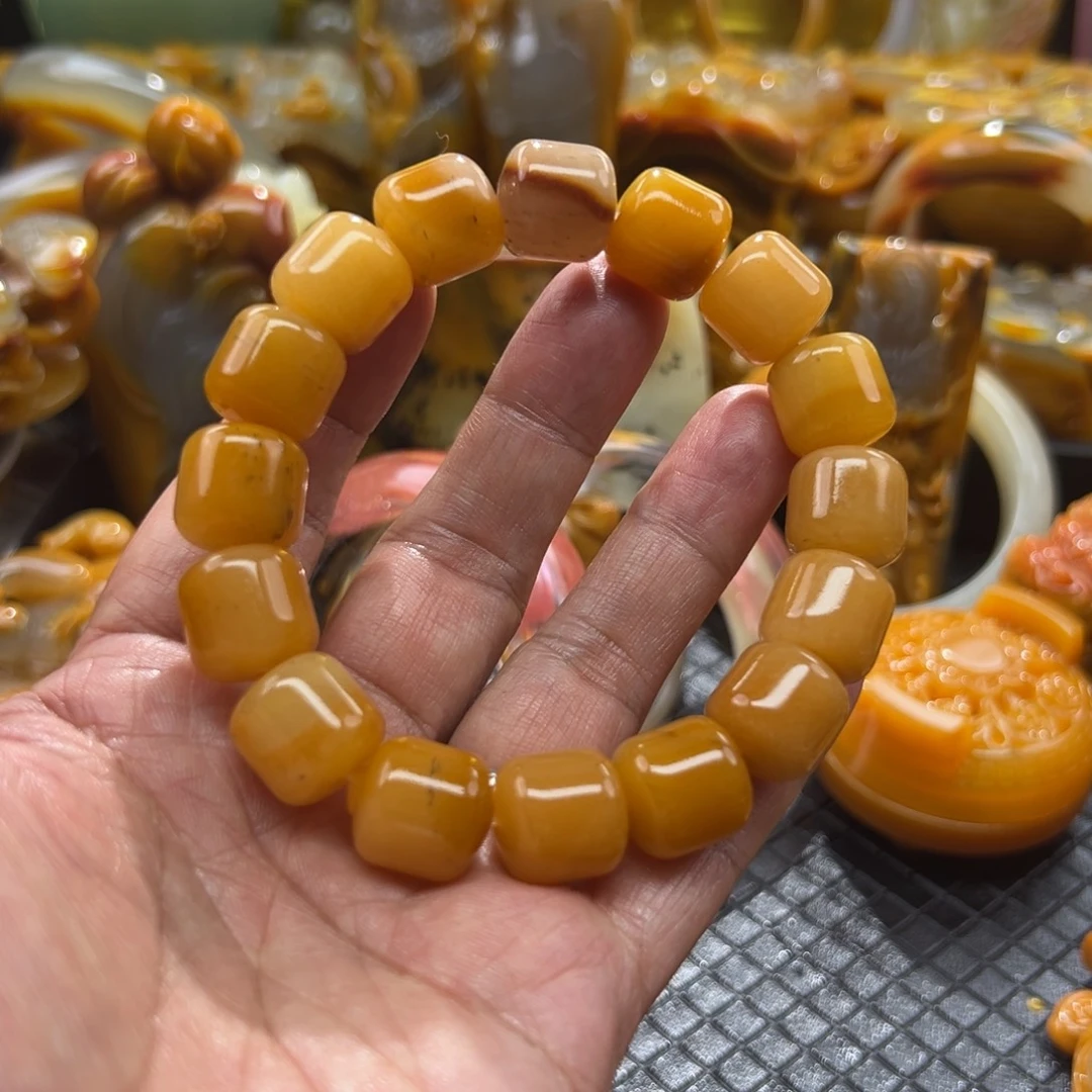 颈饰未镶嵌石英质玉