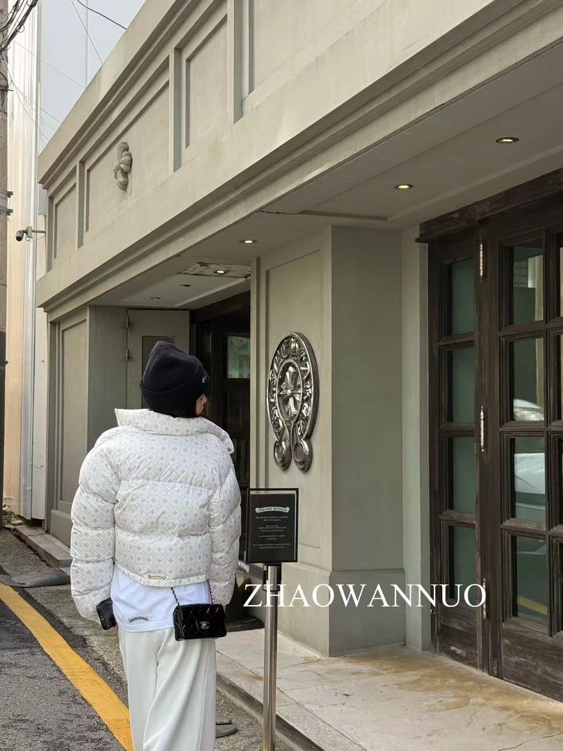 ZHAO WANNUO 丨克罗满印十字暗纹新国标90白鸭绒羽绒服NC0738