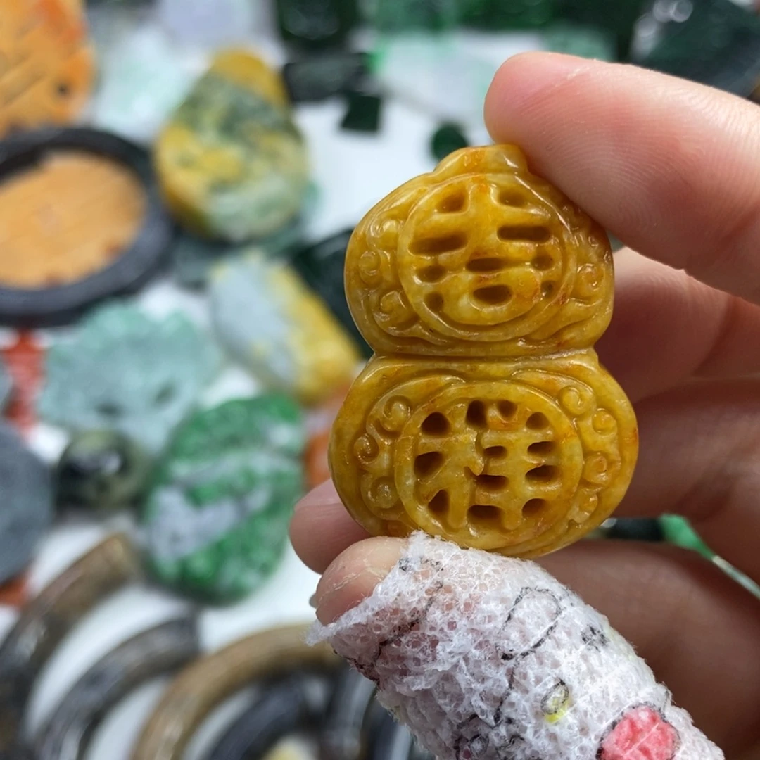 翡翠颈饰未镶嵌追**好