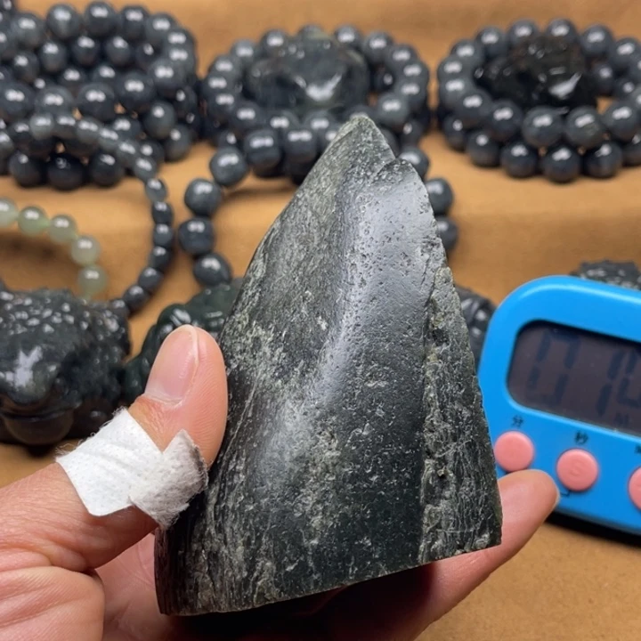 把***样和田玉未镶嵌摆件