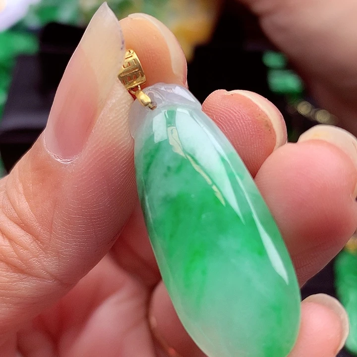 翡翠18K金镶嵌颈饰翡翠