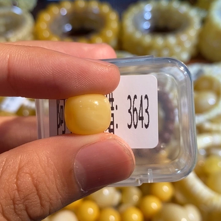 琥珀未镶嵌珠宝奇石3643