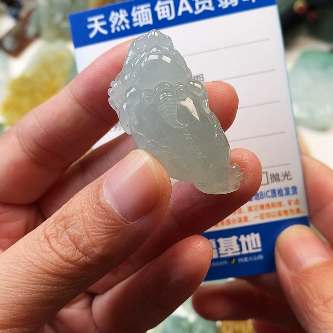 翡翠未镶嵌颈饰金蟾