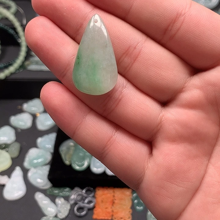 翡翠未镶嵌颈饰翡翠首饰