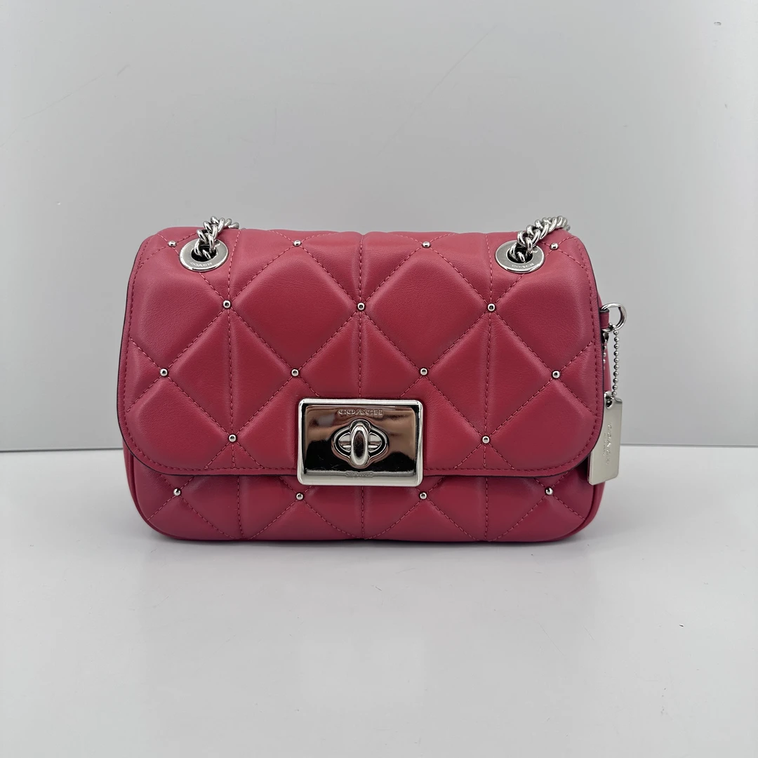 95新 COACH/蔻驰 红色绗缝链条包24x15x8cmM011607