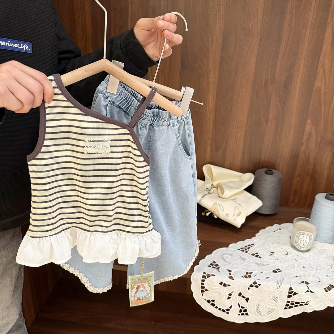 女宝宝洋气花边条纹吊带女童夏装2025新款女婴儿时尚露肩背心潮牌