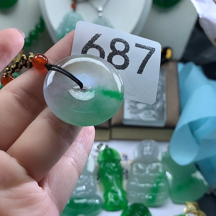 吊坠(赠链)未镶嵌翡翠