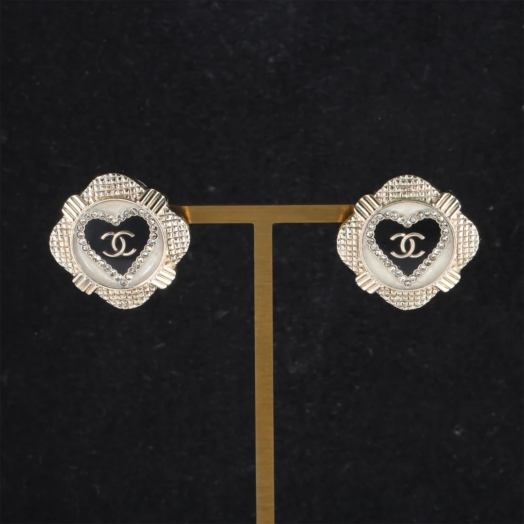 95新 Chanel/香奈儿 【黑黑】22年手工坊 黑色 爱心珐琅 耳钉