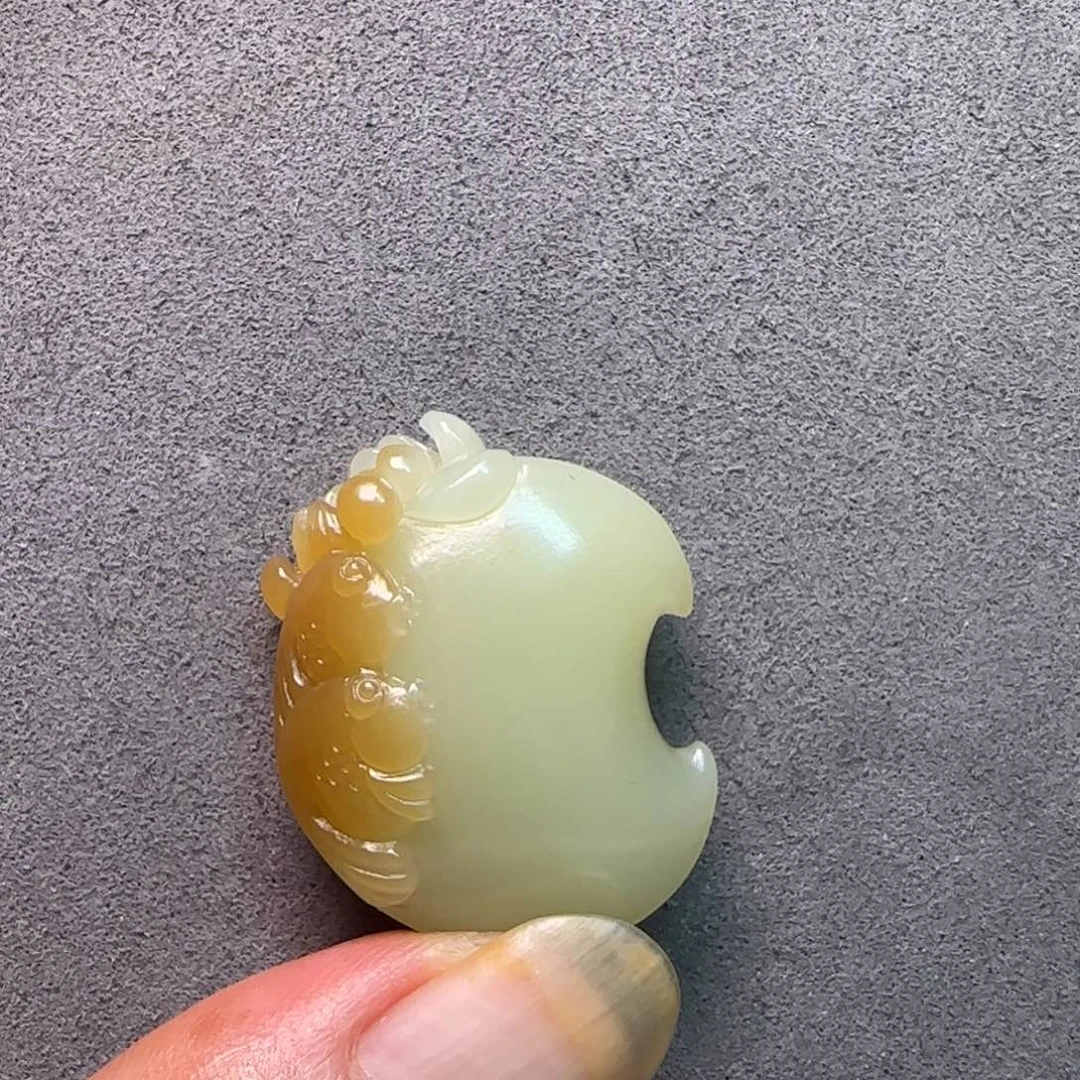 ***和田玉未镶嵌颈饰