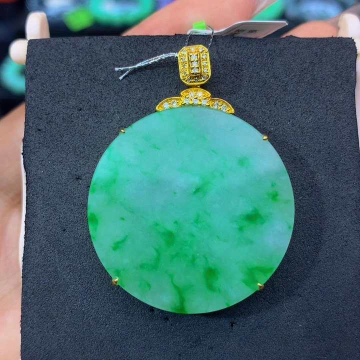 翡翠挂件18K金镶嵌翡翠