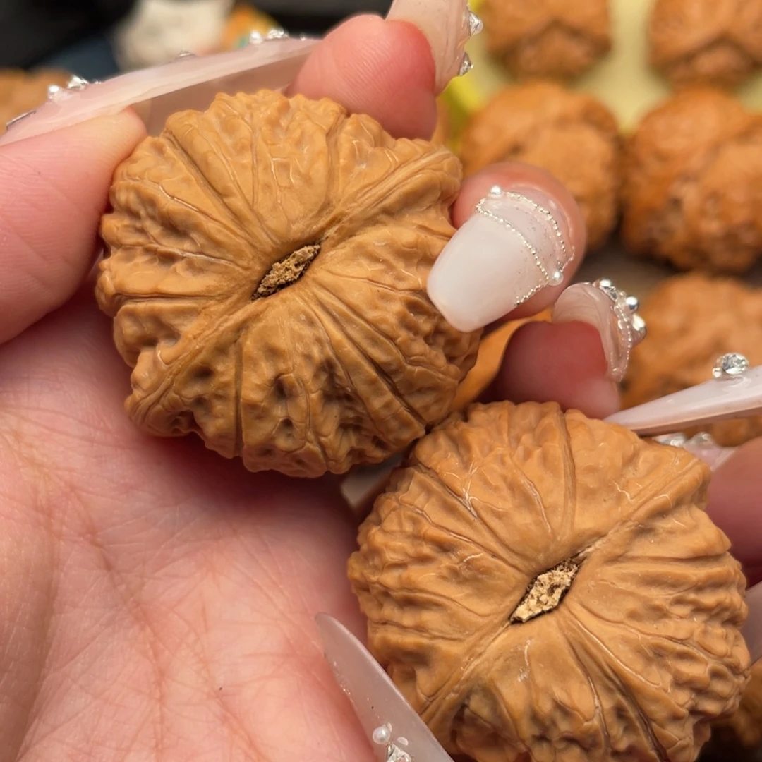 文玩核桃把件全品毕业肉球乾隆磨42。一比一克重