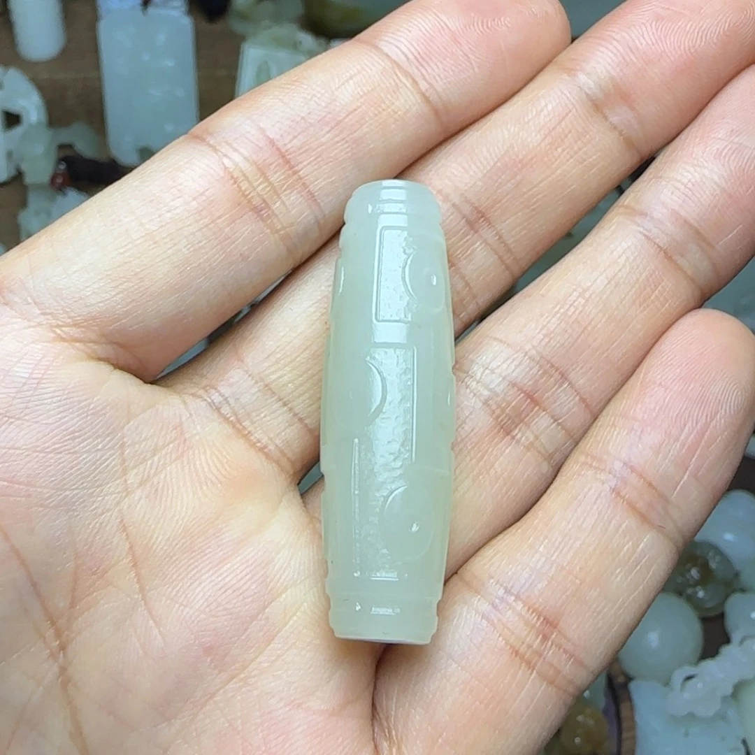 和田玉挂件未镶嵌九眼