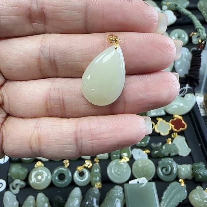 和田玉吊坠(不含链)18K金镶嵌