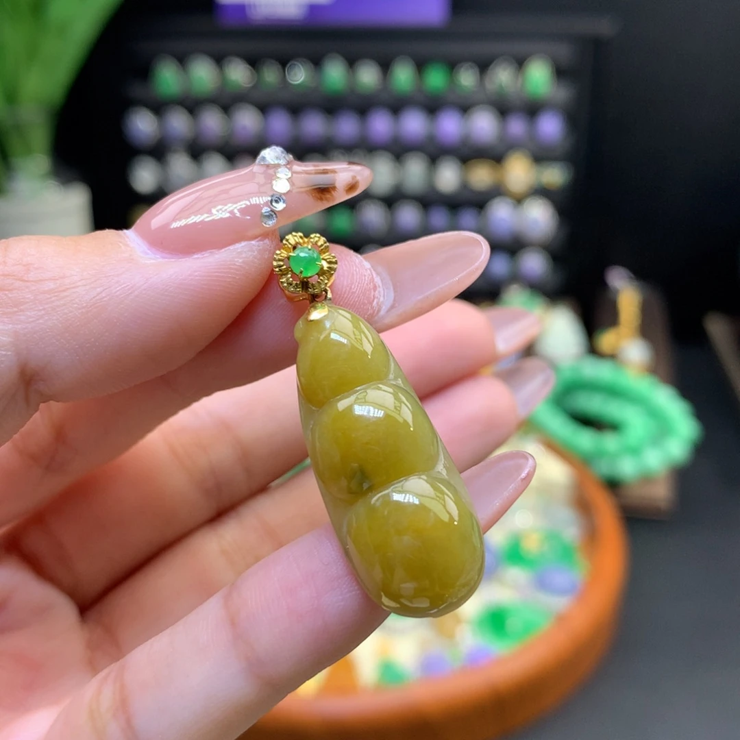 翡翠18K金镶嵌颈饰