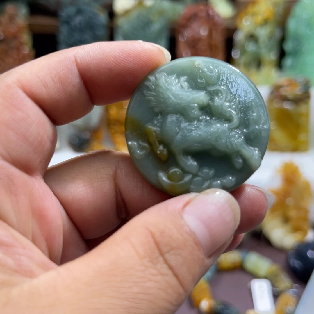 未镶嵌蛇纹石玉颈饰