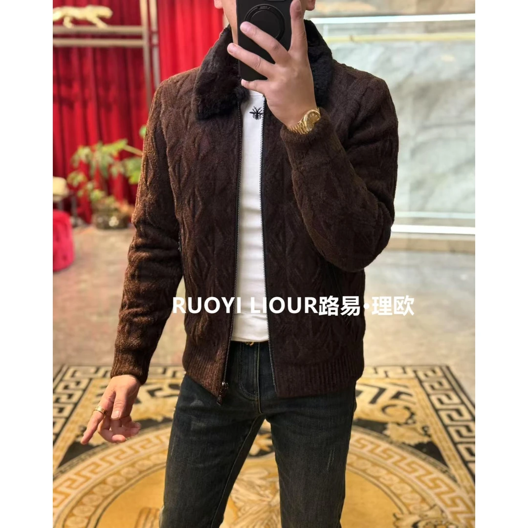 【路易理欧】2025新款潮流轻奢纯色獭兔毛鹅绒羽绒服93225