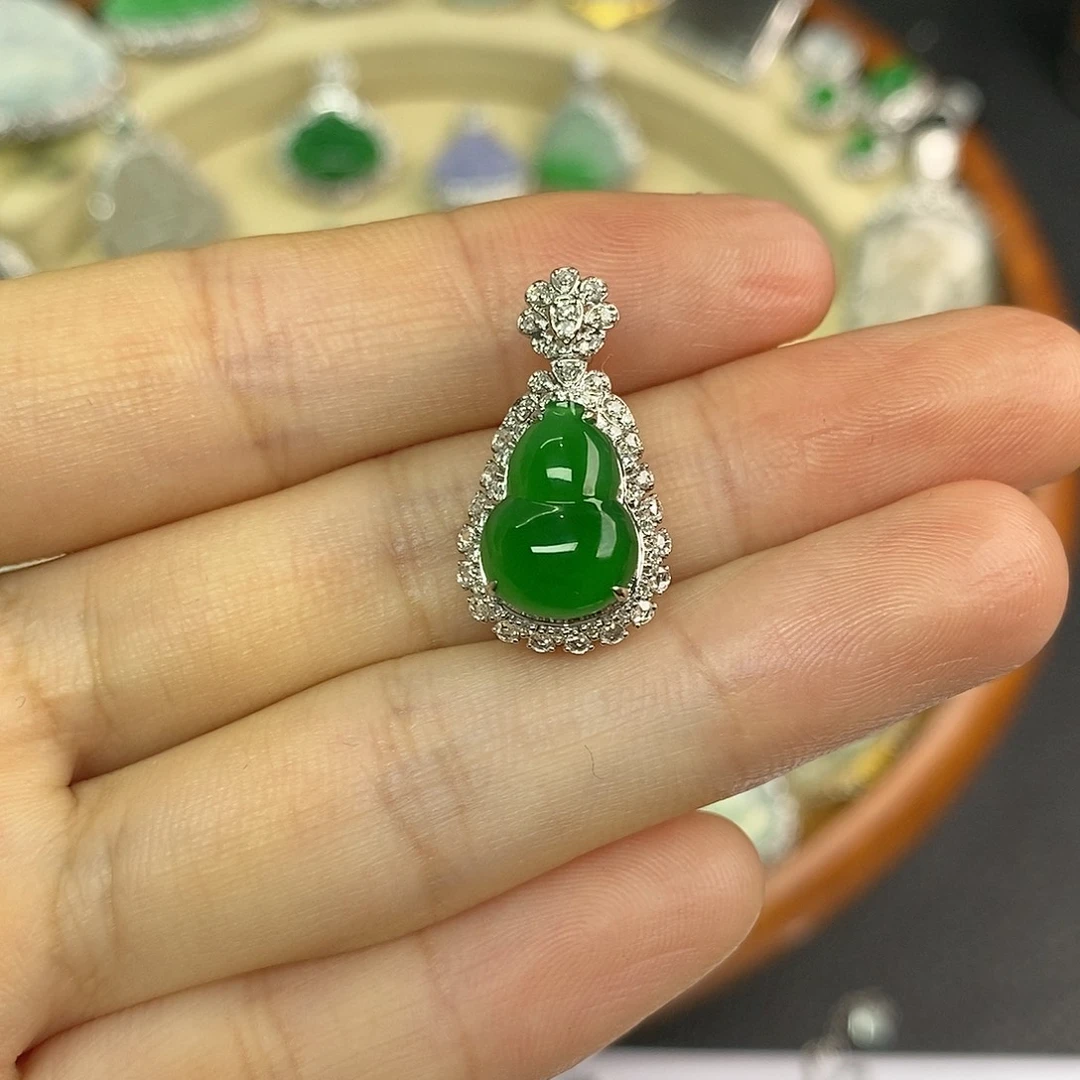 翡翠18K金镶嵌颈饰翡翠