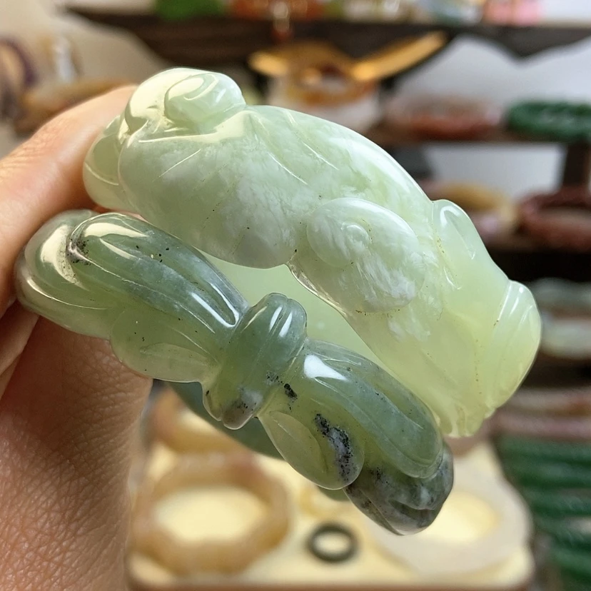 【闪购商品】石英质玉手镯未镶嵌55-56圈口