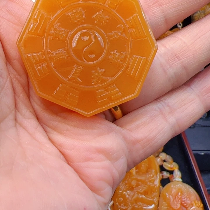 石英质玉（黄龙玉）合金颈饰