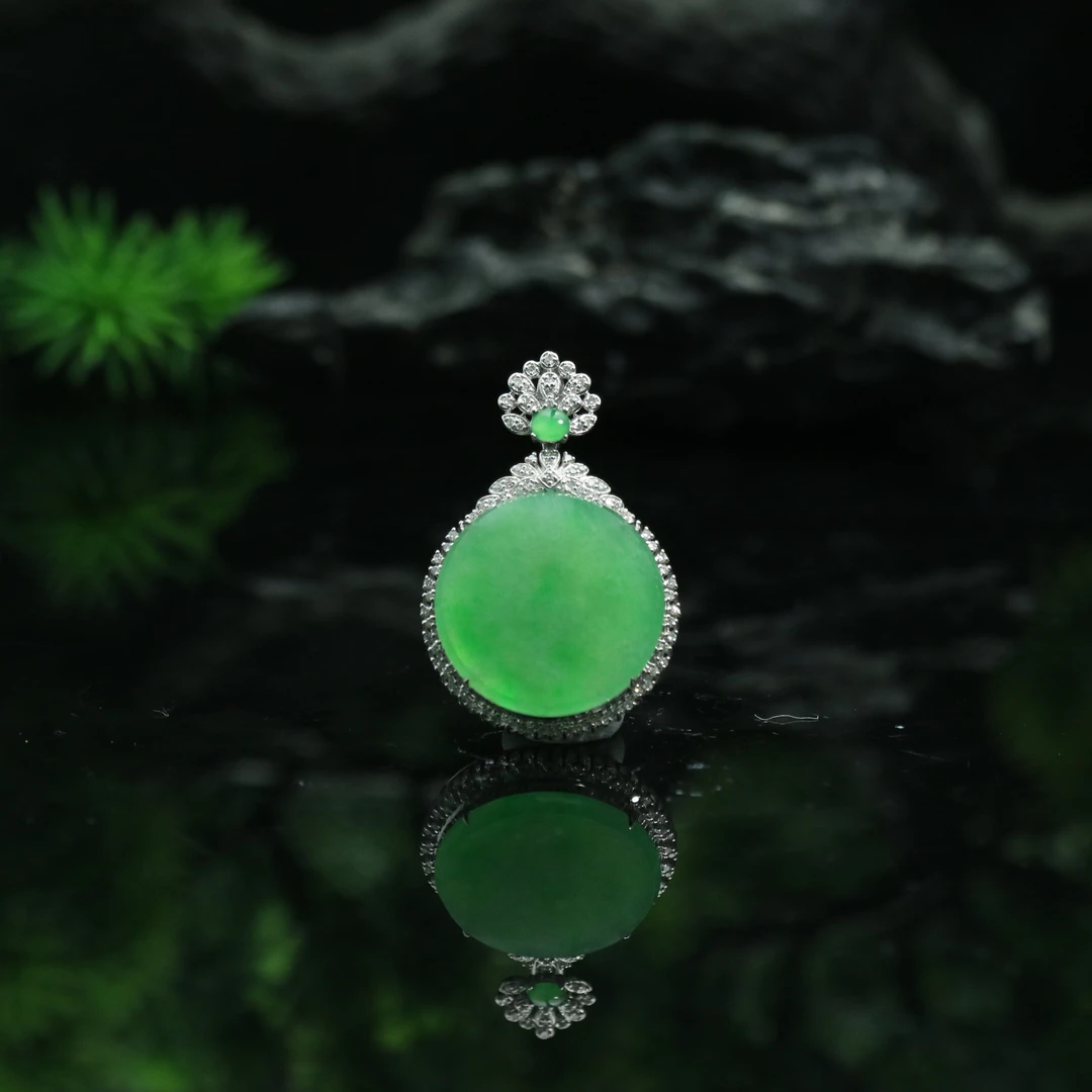 17天然缅甸翡翠A货18k冰绿圆牌/901218/上海嘉禾拍卖