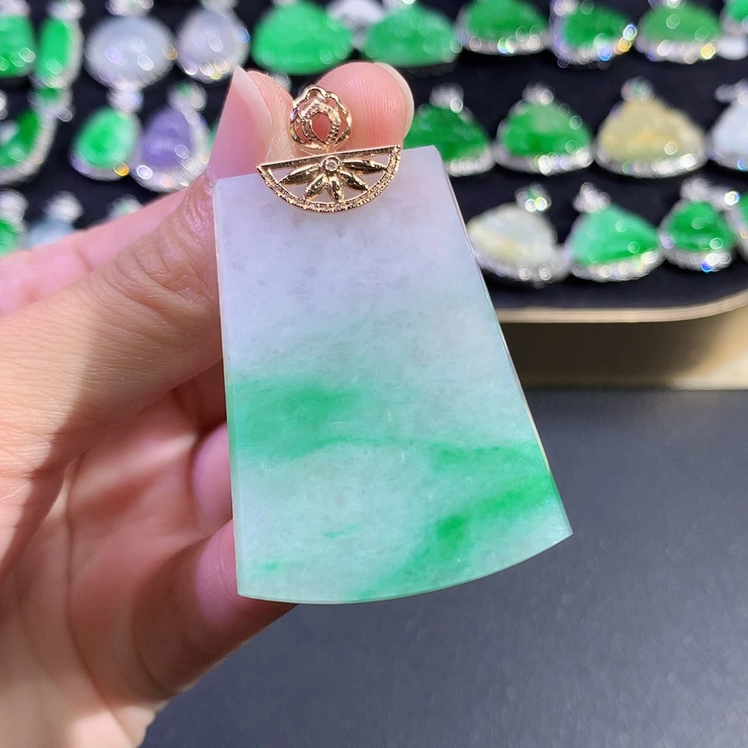 翡翠18K金镶嵌吊坠(赠链)