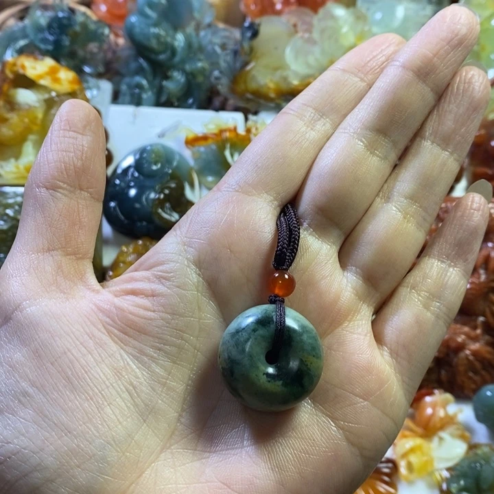 蛇纹石玉未镶嵌颈饰