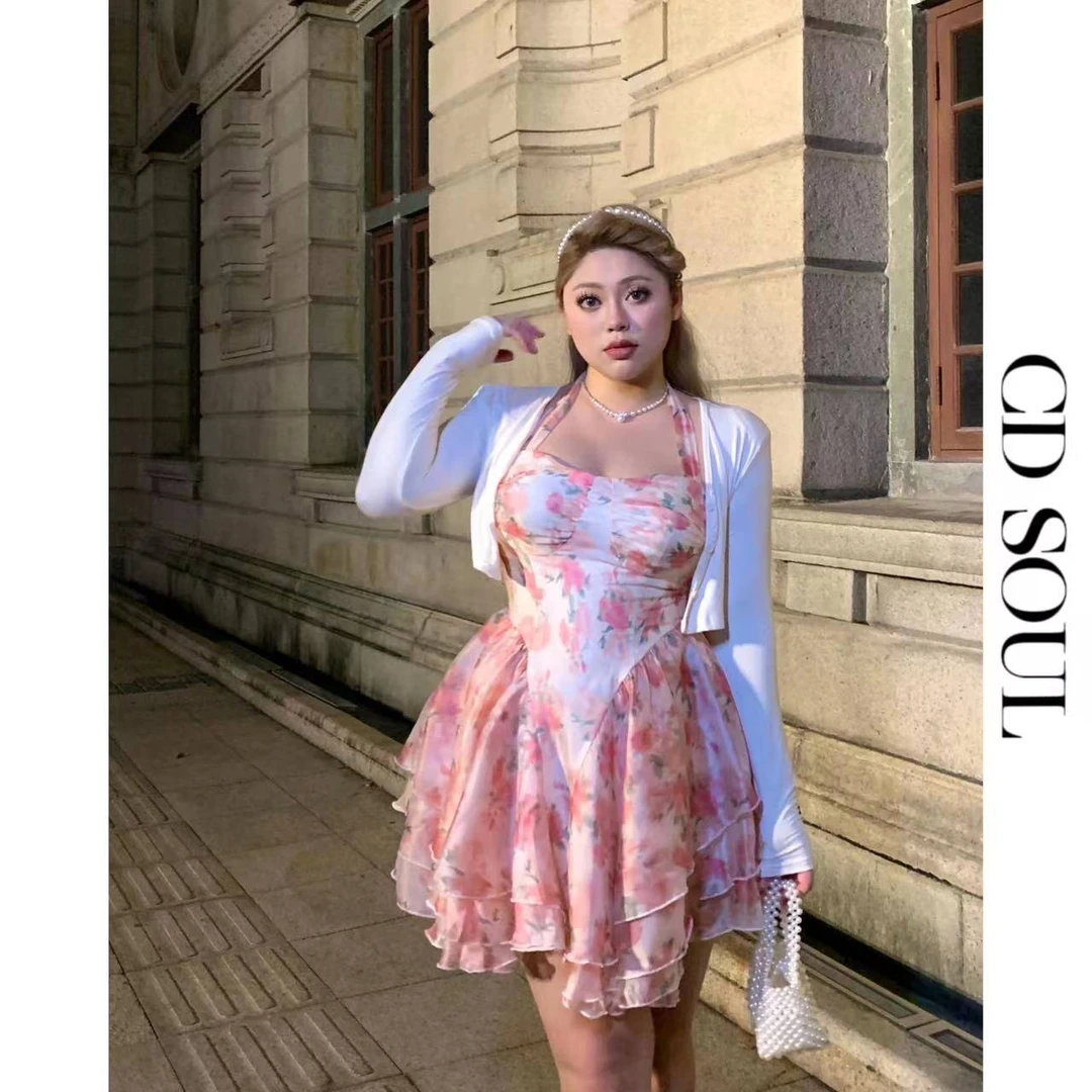 SWEET【爱丽丝仙境】大码微胖纯欲显瘦粉嫩玫瑰挂脖连衣裙+开衫