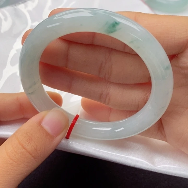 未镶嵌手镯（圆镯）翡翠