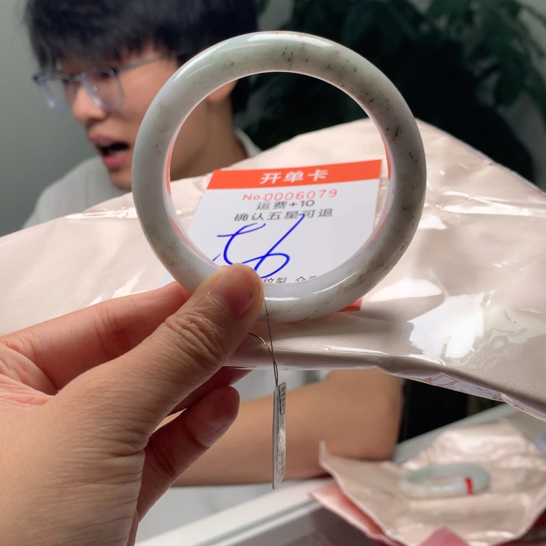 翡翠未镶嵌手镯hd