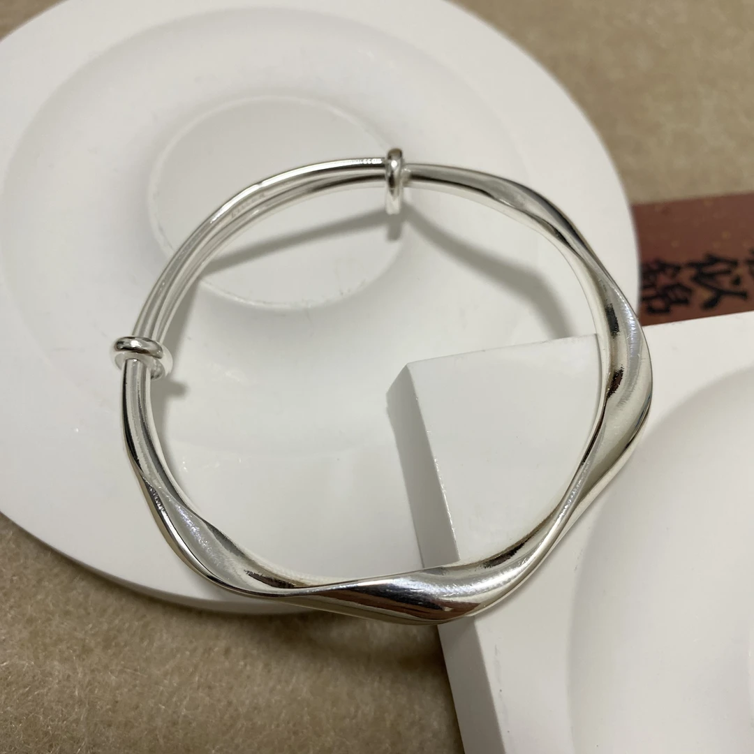 足银手镯 819 莫比乌斯推拉扭纹大波浪手镯