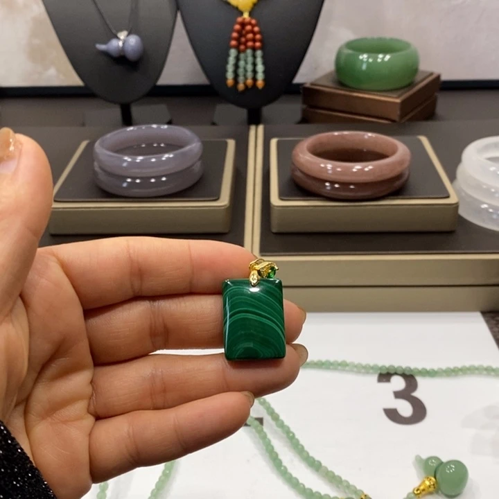 东陵石手镯未镶嵌