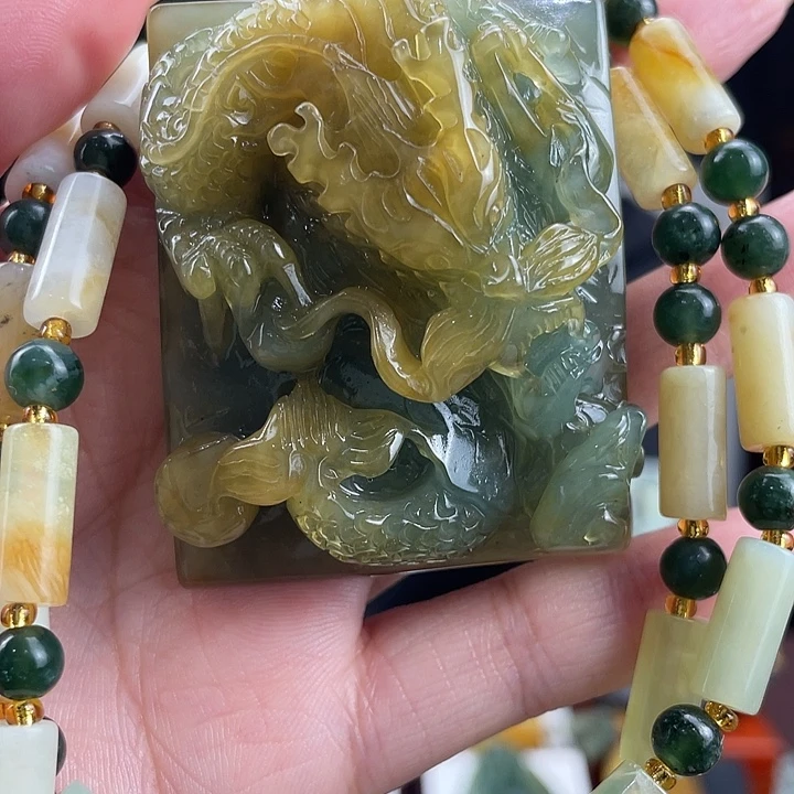 未镶嵌蛇纹石玉颈饰