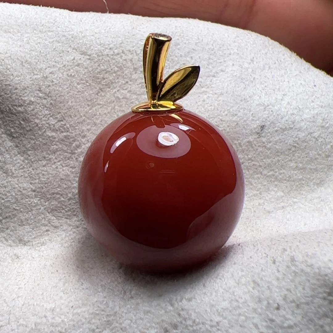 18K金镶嵌吊坠南红玛瑙