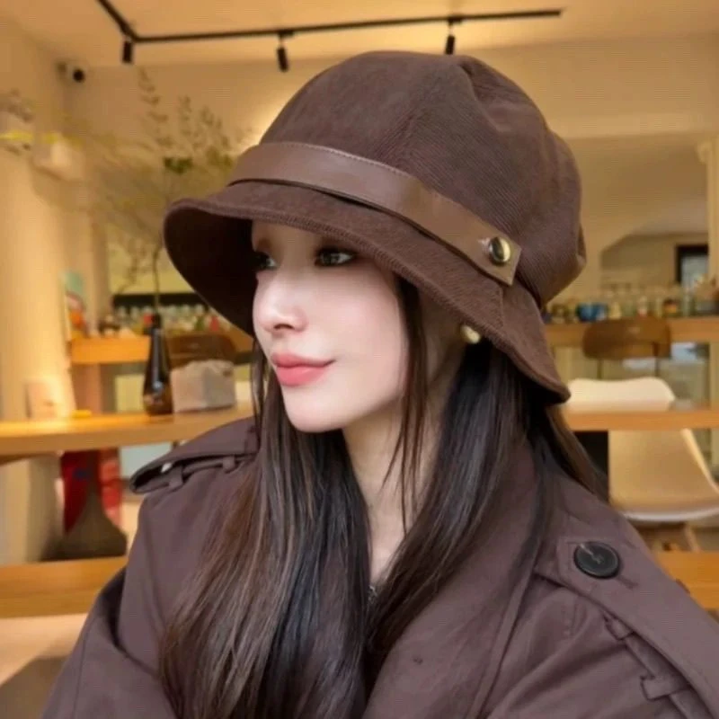 一帽多戴灯芯绒渔夫帽子女秋冬季2025新款休闲百搭素颜皮带小礼帽