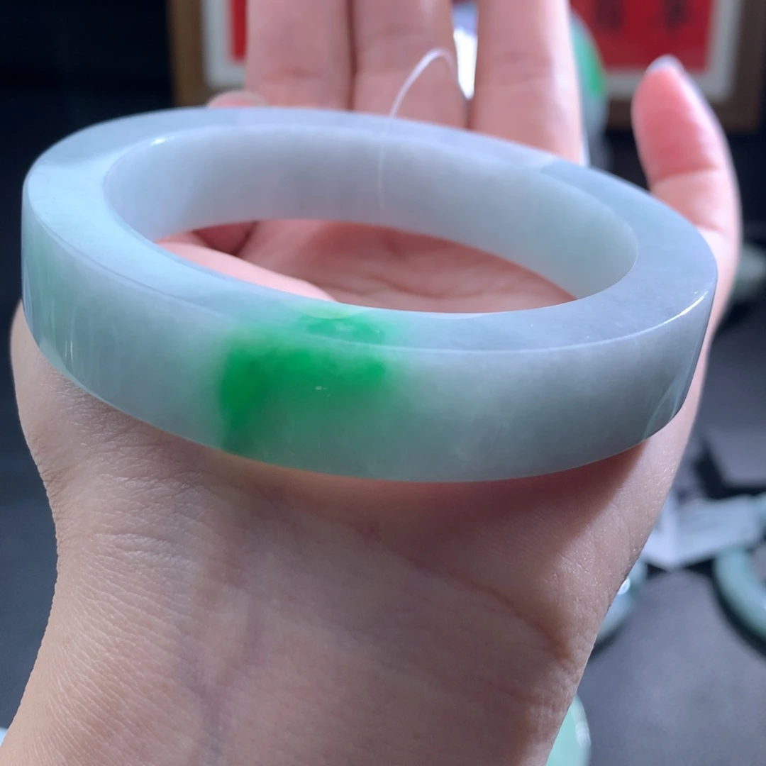 定制翡翠未镶嵌翡翠手镯