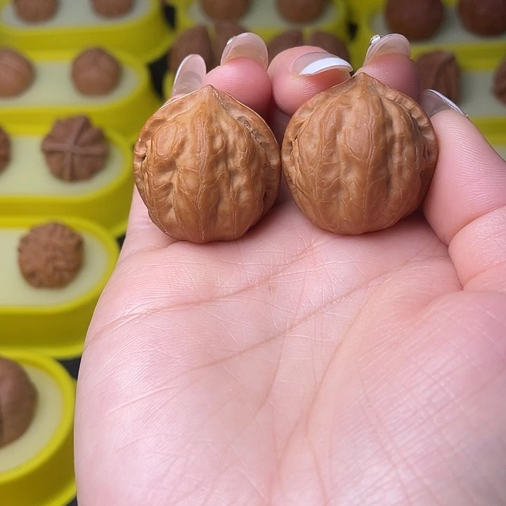 吊坠文玩核桃卧虎石