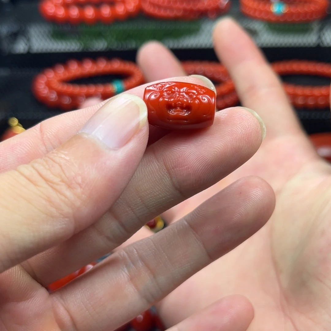 南红玛瑙未镶嵌兽面桶珠